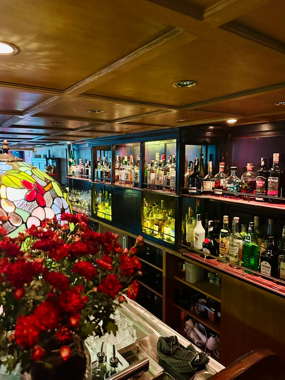 Trang thực đơn số 2 của Refined Saigon